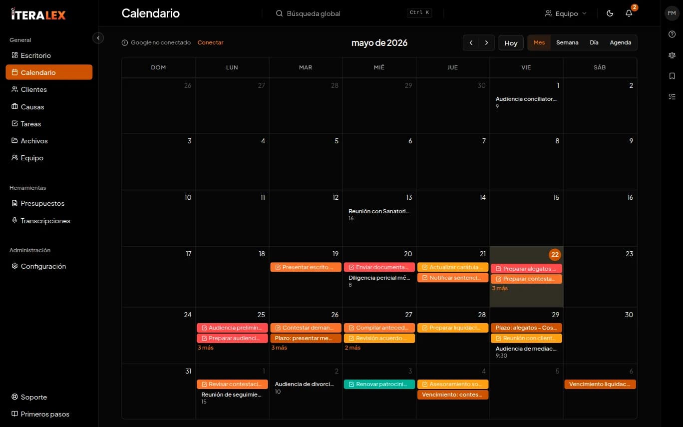 Calendario mensual con audiencias, plazos y eventos del estudio